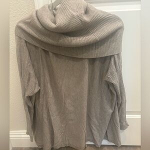 Dreamers Turtle Neck sweatshirt